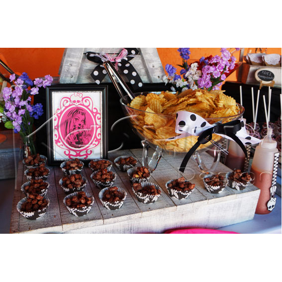 BARRA DE POSTRES MONSTER HIGH