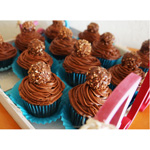 CUPCAKES FERRERO ROCHER CON BASE DECORATIVA