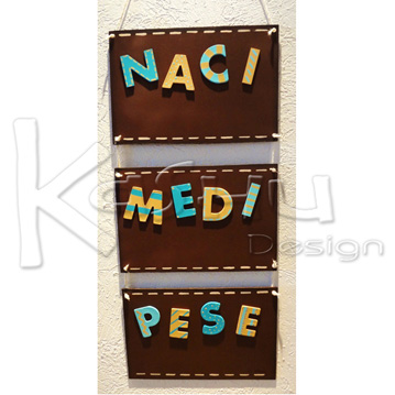 ARREGLO DE MADERA PARA COLGAR EN LA PUERTA