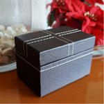 CAJA DE CURPIEL PARA TARJETAS DE PRESENTACION