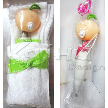 TOALLITA DE CAMA CON PLUMA DE BEBE