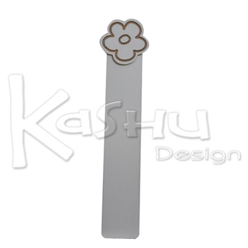 SEPARADOR DE METAL EXTENDIDO CON FIGURA DE METAL MADERA