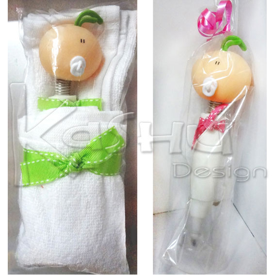 TOALLITA DE CAMA CON PLUMA DE BEBE