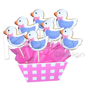 ARREGLO DE MADERA CON GALLETAS DECORADAS